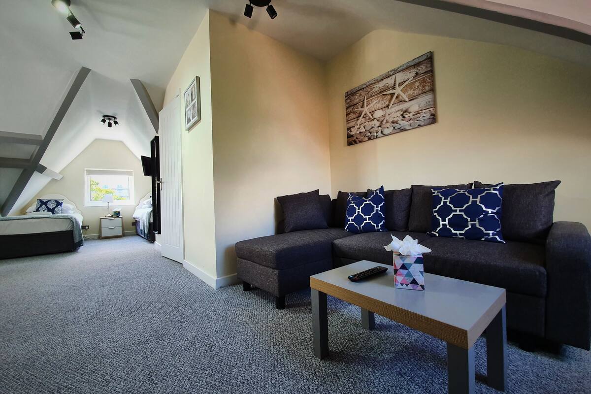 hedley family loft ( access to all day tea room ) | 1 bedroom, soundproofing, iron/ironing board, free wifi