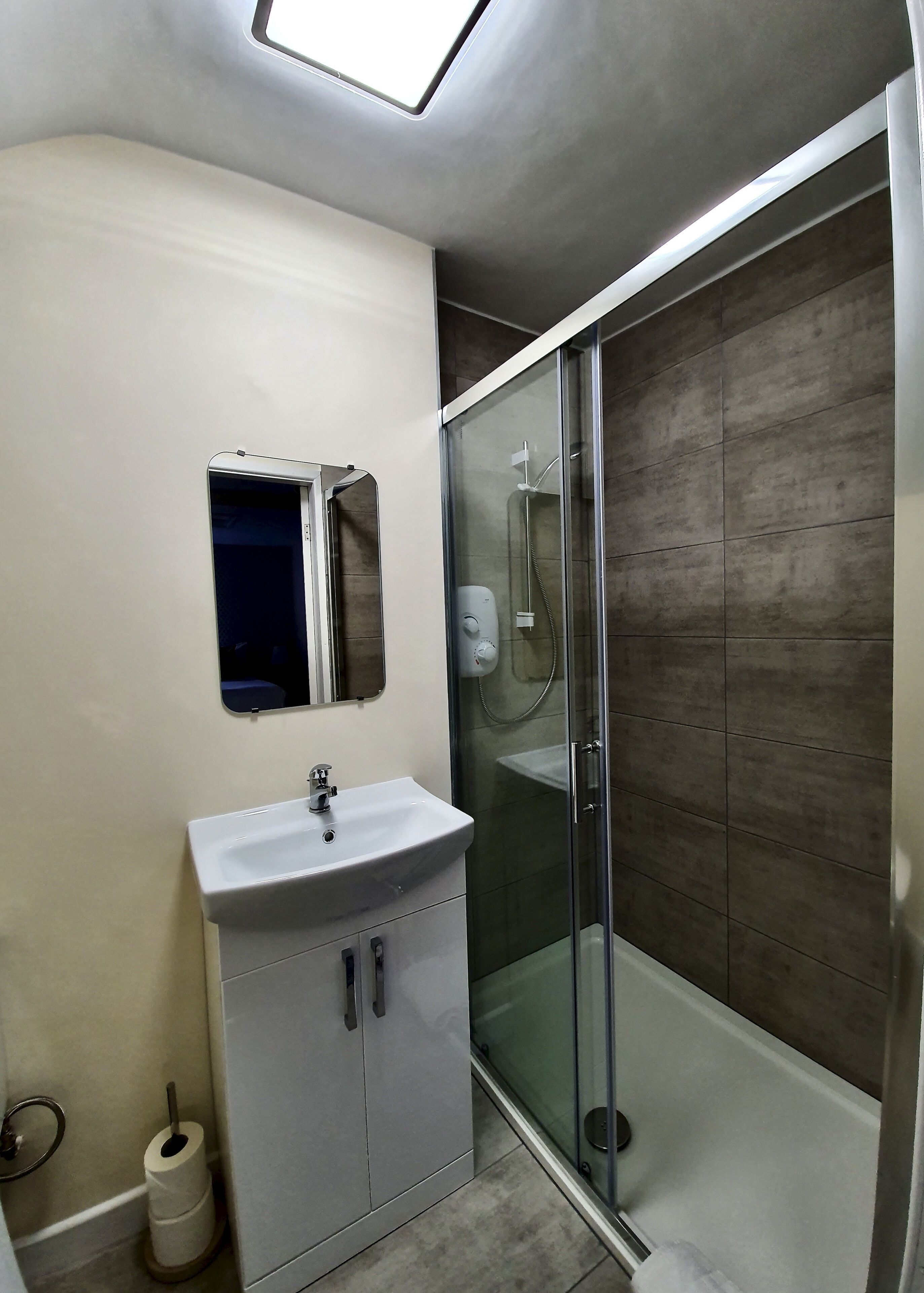 hedley family loft ( access to all day tea room ) | bathroom | shower, free toiletries, hair dryer, towels