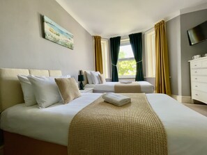 Twin Room | Soundproofing, iron/ironing board, free WiFi, bed sheets - The Hedley Townhouse (Bournemouth)