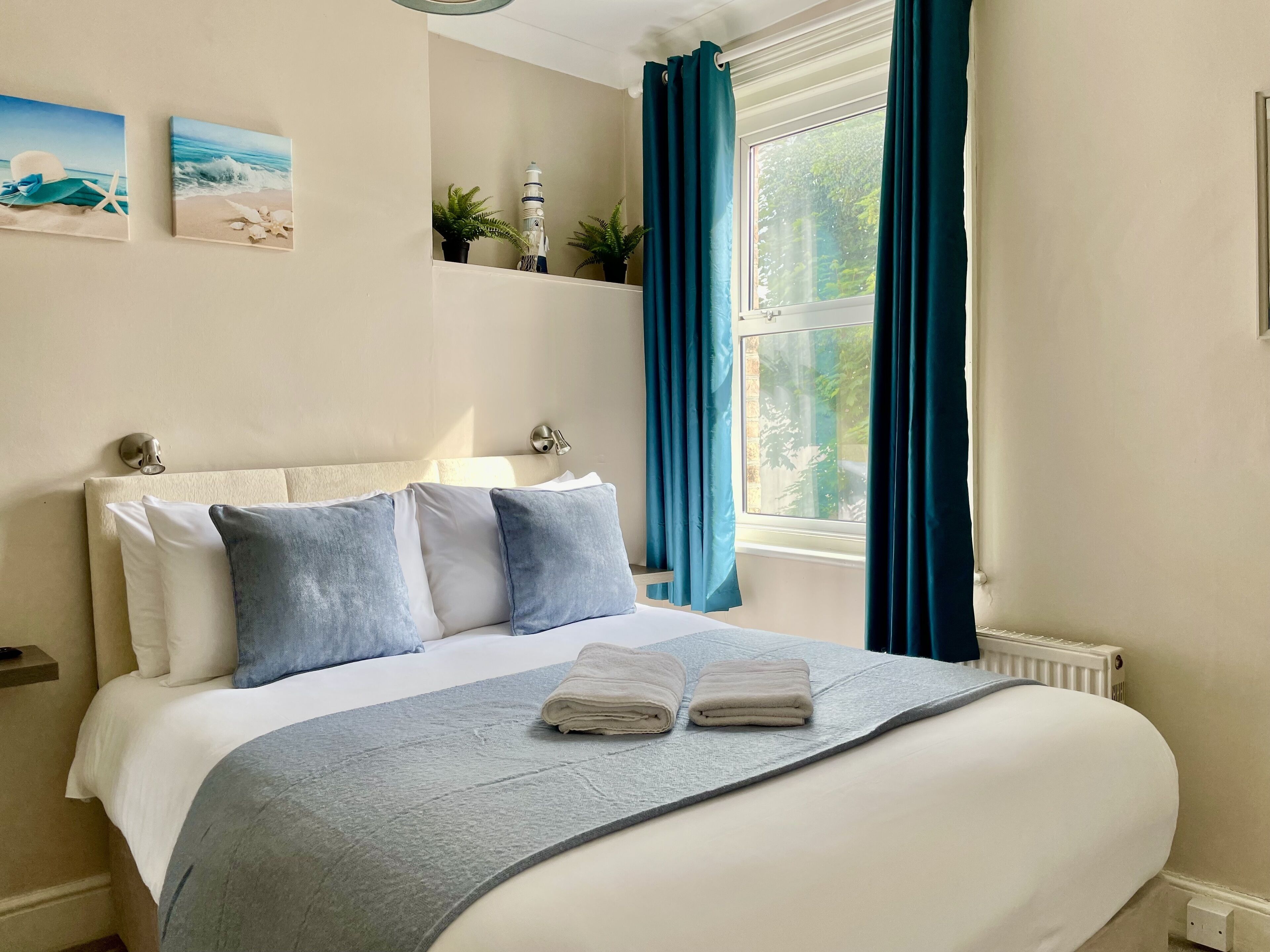 basic double room (access to all-day tea room) | 1 bedroom, soundproofing, iron/ironing board, free wifi