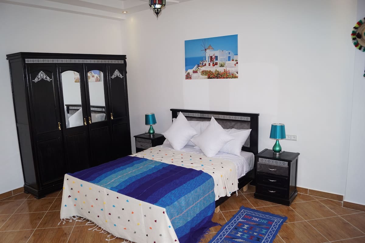 Chambre Double Classique, 1 lit double, vue jardin (Tangeroise) | Literie de qualité supérieure, rideaux occultants, Wi-Fi gratuit