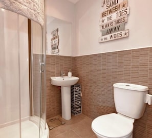 Apartment, 2 Bedrooms | Bathroom