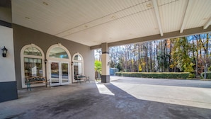 Unclassified image, 3 of 33, button - Econo Lodge Inn & Suites (Cayce)