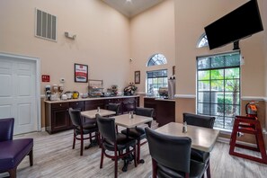 รวมอาหารเช้าแบบคอนติเนนทัล ทุกวัน