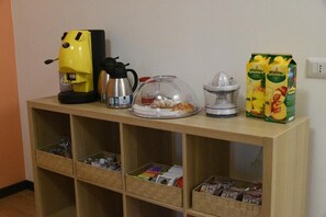 Full-sized fridge, microwave, oven, stovetop - La casa del viaggiatore (Catania)