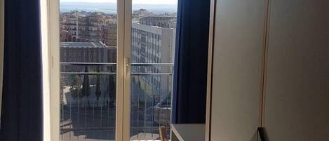 Chambre Double Standard, 1 grand lit, non-fumeur, vue ville | Vue de la chambre