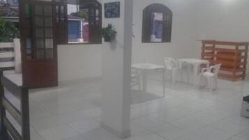 Café da manhã continental grátis todos os dias