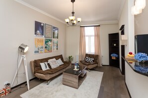 Living area - Falcon Apartments - Opera House (Dzveli Tbilisi)