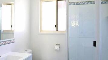 Douche, serviettes fournies