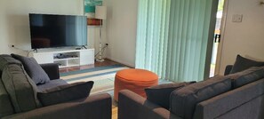 تلفزيون، ستيريو، مكتب