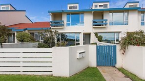 Exterior - SEAVIEWS MORNINGTON.... (Mornington)