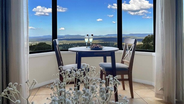 A corner room with a bay window overlooking a scenic landscape. - Villa 6 @ Bimbadeen Estate - Spa studio for 2 - Amazing views at every turn (Mount View)