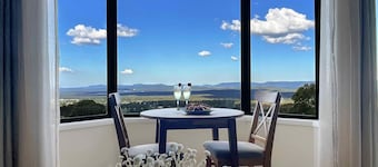 Villa 6 @ Bimbadeen Estate - Spa studio for 2 - Amazing views at every turn