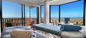 Villa 6 @ Bimbadeen Estate - Spa studio for 2 - Amazing views at every turn