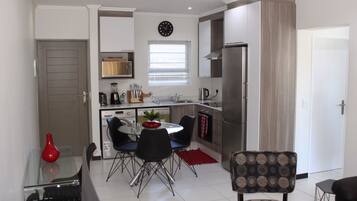 Réfrigérateur, micro-ondes, four, lave-vaisselle