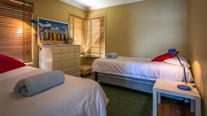 2 chambres, fer et planche à repasser, Wi-Fi gratuit, draps fournis