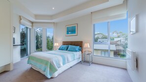 5 makuuhuonetta, silitysrauta/-lauta