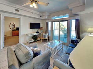 TV - Vibrant Retreat Just Steps From The Sand + Pool Access (Tybee Island)