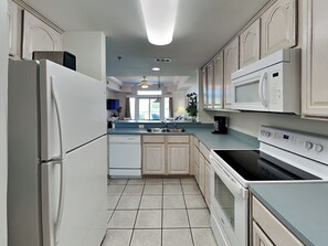 Fridge, microwave, oven, stovetop - Vibrant Retreat Just Steps From The Sand + Pool Access (Tybee Island)