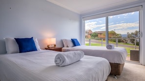 4 bedrooms, iron/ironing board, bed sheets
