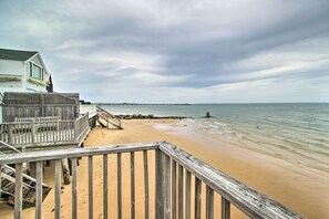 On the beach - Harbor Views + Private Deck: Waterfront P-Town Apt (Provincetown)
