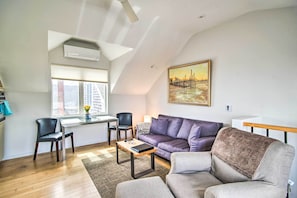 TV - Harbor Views + Private Deck: Waterfront P-Town Apt (Provincetown)