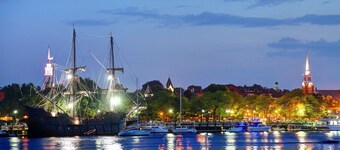 Erikoistarjous! Pariskunnan loma, historiallinen kävelymatka kauppoille, ruokapaikoille, rantapaikka - kadun ulkopuolella sijaitseva pysäköinti