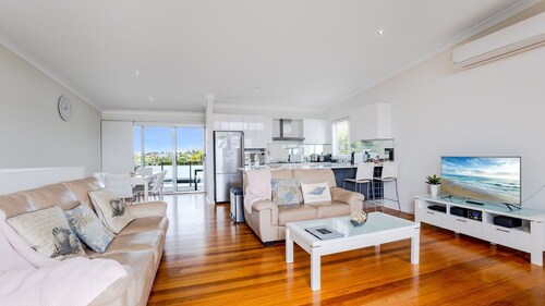 KIAMA SUNRISE, Kiama & Surrounds - Check out sonntags um 16:00 Uhr!