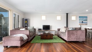 TV, fireplace, Netflix, streaming services - Mistral, Gerroa, South Coast (Gerroa)