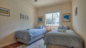 5 bedrooms, iron/ironing board, free WiFi, bed sheets