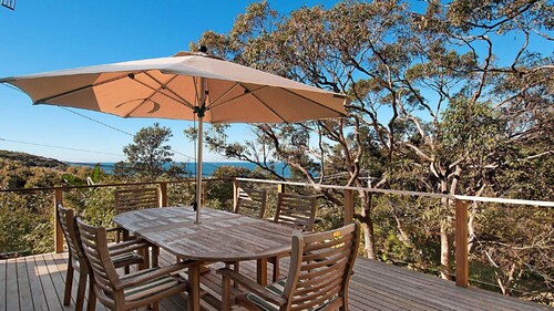 Charming Cottage Retreat by HolidayCo.