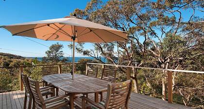 Charming Cottage Retreat by HolidayCo.