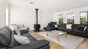 Living area - DIAMOND BAY RETREAT - SORRENTO (Sorrento)