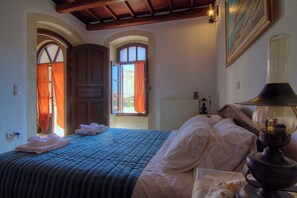 4 bedrooms, in-room safe, iron/ironing board, free WiFi