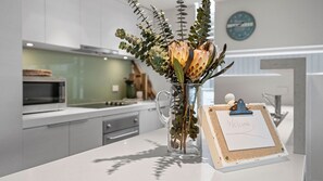 Refrigerador, microondas, lavavajillas y tostadora 