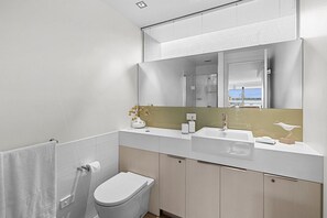Bathtub - A Touch Of Class (Lorne)