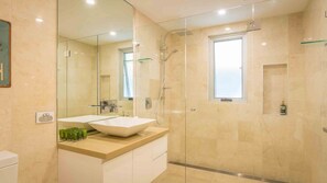 Shower, towels - Blue Waves, Kiama, South Coast (Kiama)