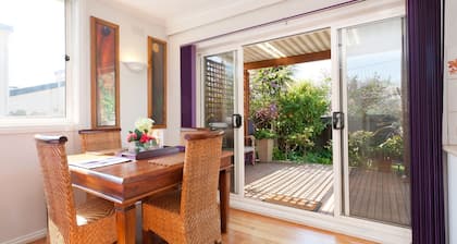 METRES TO THE BEACH - MORNINGTON