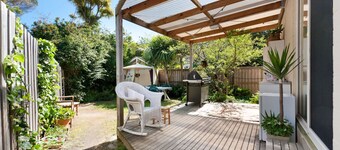METRES TO THE BEACH - MORNINGTON