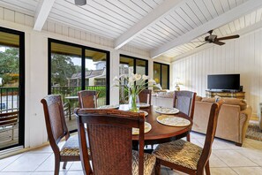 Dining - Charming Oceanview Retreat! Recently Remodeled (Hilton Head)
