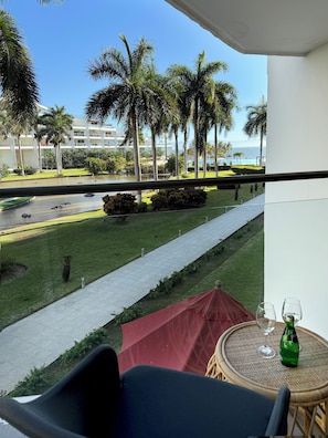 Property grounds - Ocean front+Pool view:Loft en Acqua Nuevo Vallarta (Nuevo Vallarta)