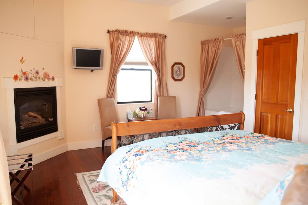 Heather Room | Premium bedding, down duvets, pillow-top beds, blackout curtains