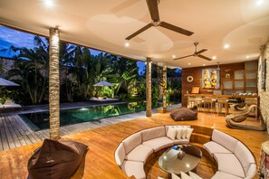 Outdoor pool - 5 Star Spacious Villa in Seminyak (Seminyak)