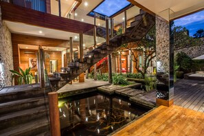 Outdoor pool - 5 Star Spacious Villa in Seminyak (Seminyak)