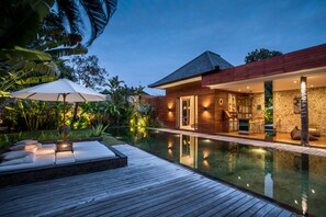 Outdoor pool - 5 Star Spacious Villa in Seminyak (Seminyak)