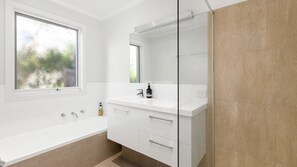 Bathtub - BYANDA - MOUNT MARTHA (MOUNT MARTHA)