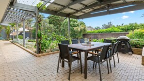 Outdoor dining - BYANDA - MOUNT MARTHA (MOUNT MARTHA)