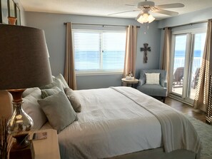 2 soverom, skrivebord, strykejern/-brett og wi-fi (inkludert)