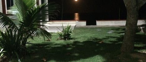 المنطقة المحيطة بالمنشأة