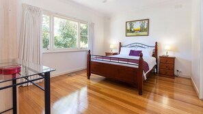 4 bedrooms, WiFi, bed sheets